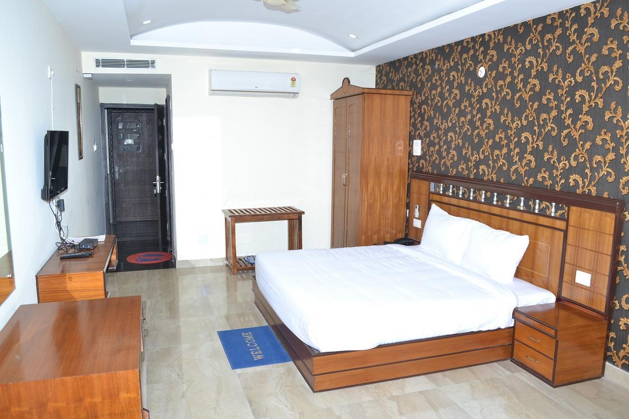 Chopra Residency Hotell Hamirpur Exteriör bild